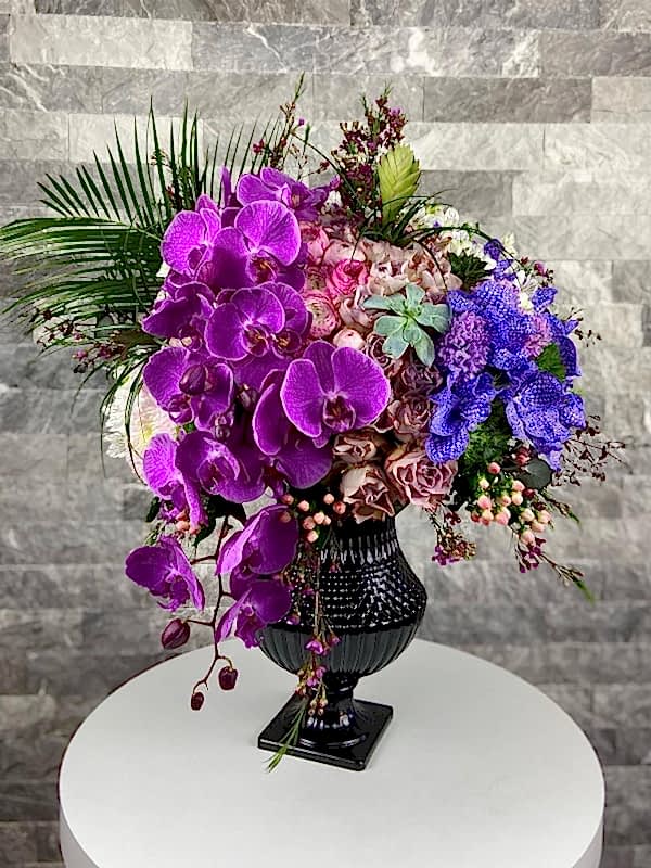 Siyah Vazoda Mor Orkide Aranjman