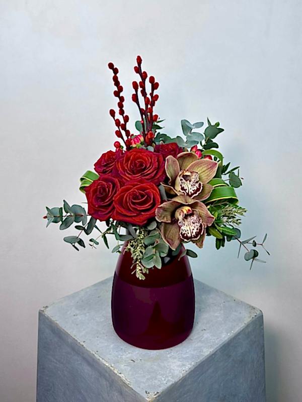Bordo Vazoda Kırmızı Gül Cymbidium Aranjman