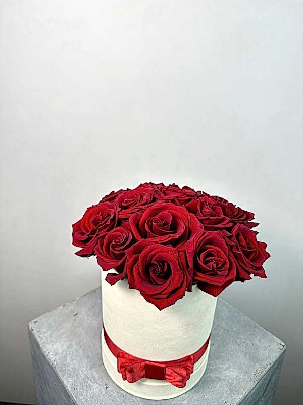 Beyaz Kutuda Kırmızı Güller