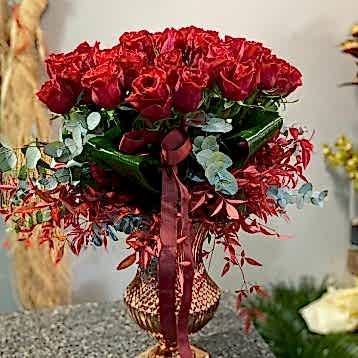 Bronz Vazoda 41 Gül Deluxe Aranjman
