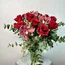 Cherry Spiral Vazoda Kırmızı Güller