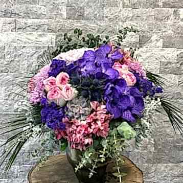 Büyük Cam Vazoda Mor Aranjman