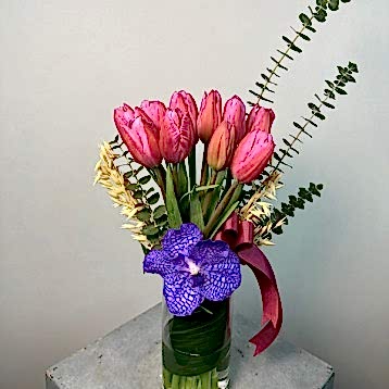 Vazoda Pembe Laleler ve Vanda