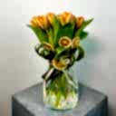 Cam Vazoda Turuncu Laleler