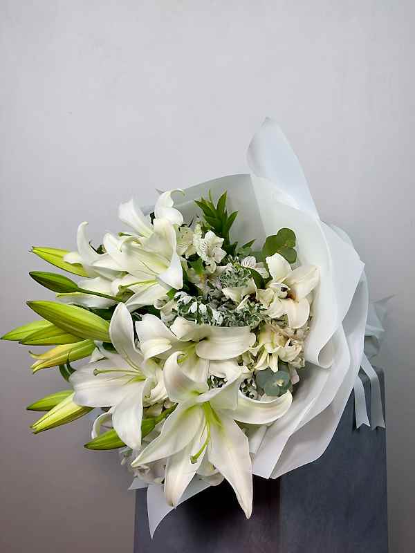 Phantom Beyaz Lilyum Buketi