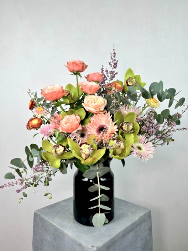 Siyah Vazoda Kahala Gül Orkide Aranjman