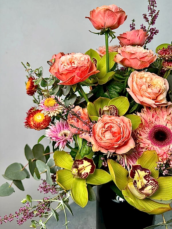 Siyah Vazoda Kahala Gül Orkide Aranjman