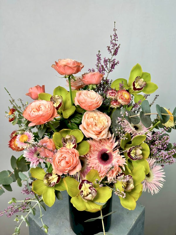 Siyah Vazoda Kahala Gül Orkide Aranjman