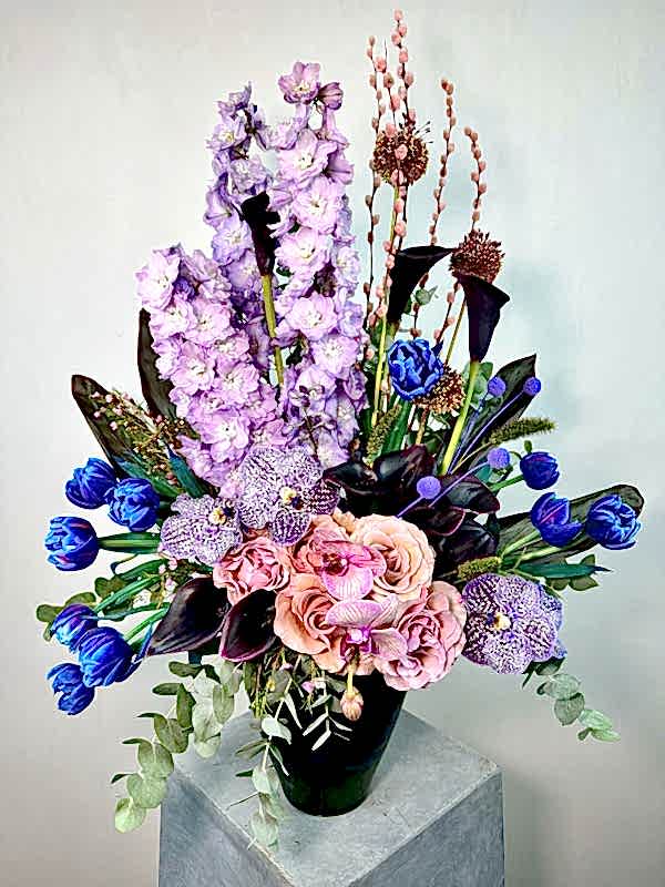 Ione Deluxe Lila Gül Kozmik Lale Aranjman