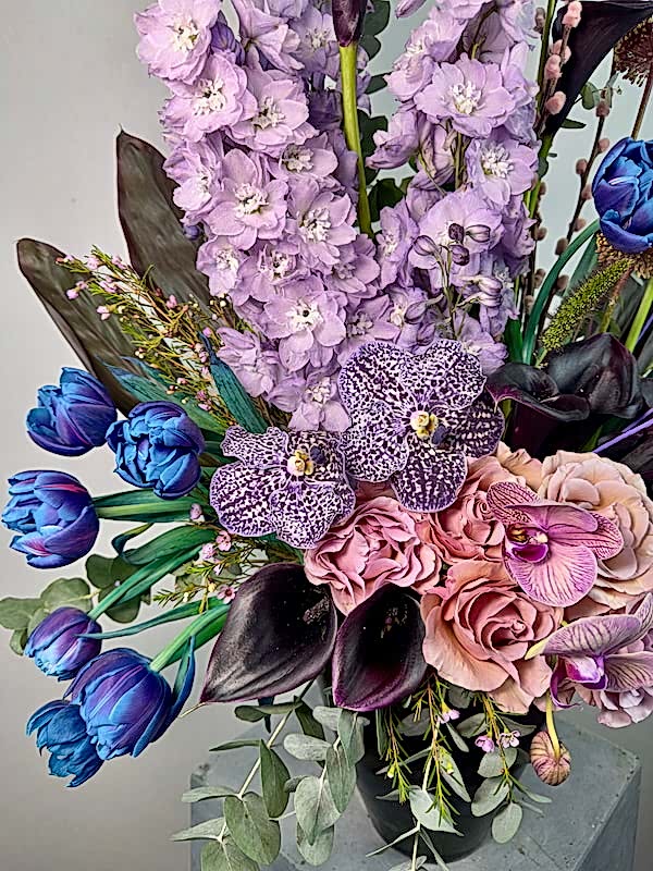 Ione Deluxe Lila Gül Kozmik Lale Aranjman