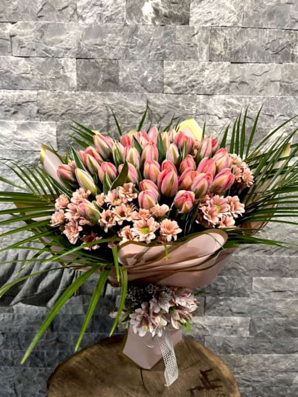 Pembe Lale Buketi