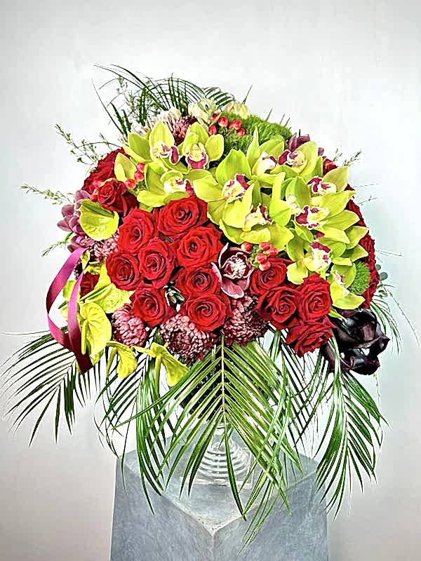 Ruby Deluxe Cam Vazoda Kırmızı Güller