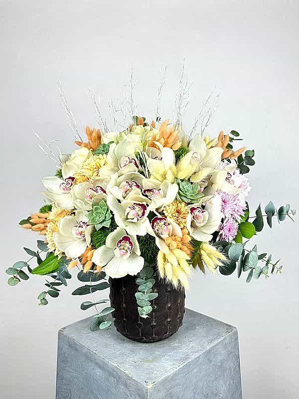 Koyu Taş Vazoda Soft Simbidyum Aranjman