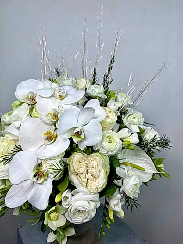 Albus Taş Vazoda Beyaz Gül Orkide Aranjmanı
