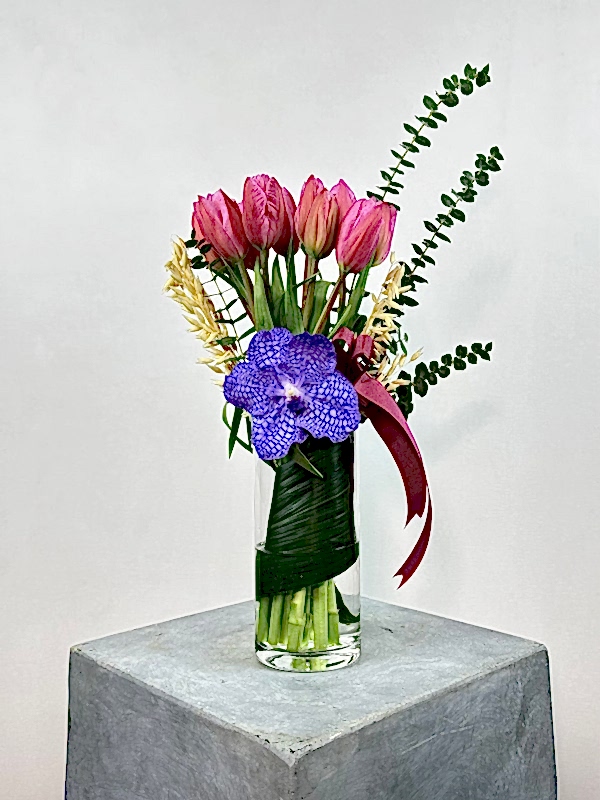 Vazoda Pembe Laleler ve Vanda